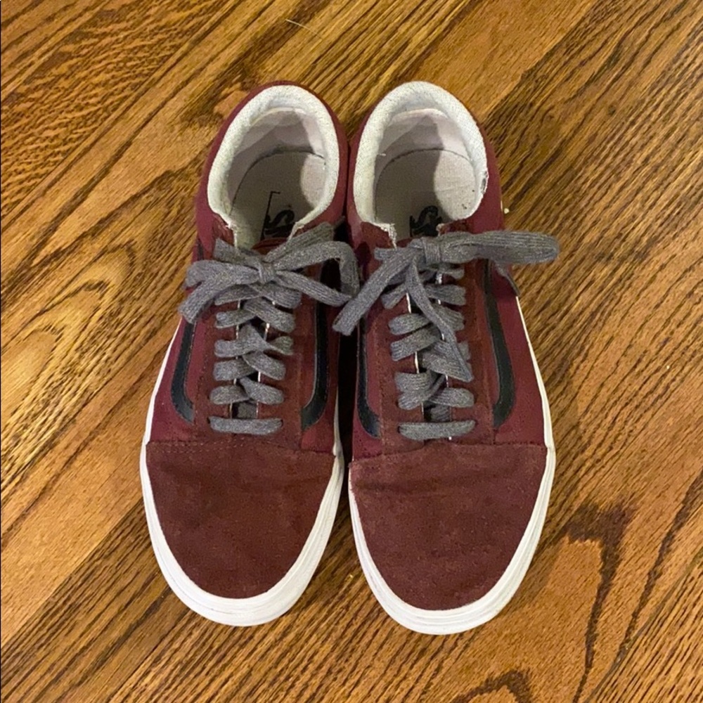 Vans size 8.5 woman’s, 7 men’s maroon and black